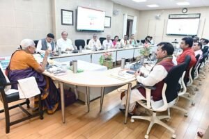 The Vice Chancellor of Varanasi informed Governor Anandiben Patel about the progress of the university