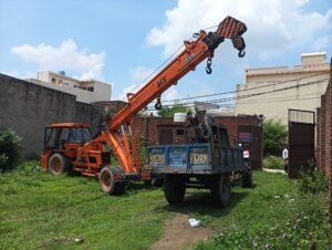 Stick of law: Illegal occupation of retired officer's land in Vinod Vihar removed, victim demanded strict action against the accused from DM