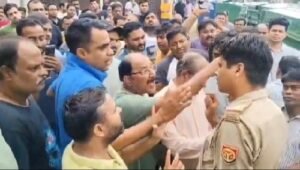 Lucknow: Parking of municipal corporation vehicles locked, sanitation workers sit on strike