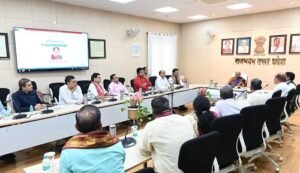 The Vice Chancellor of Varanasi informed Governor Anandiben Patel about the progress of the university