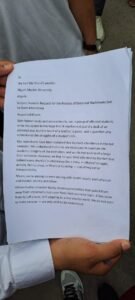 Aligarh: Strong protest by students in AMU against stopping of marksheet