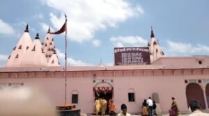 A huge crowd of devotees on Guru Purnima in Ayodhya, a great confluence of faith on the banks of Saryu river