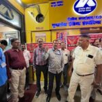 Insurance employees under the leadership of United Front demonstrated at the regional office.