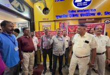 Insurance employees under the leadership of United Front demonstrated at the regional office.