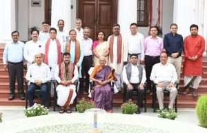 The Vice Chancellor of Varanasi informed Governor Anandiben Patel about the progress of the university