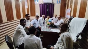 "The puncture repairer became a fake EO!" – He did a drama by becoming an officer on a government chair, the wires connected to the chairman created a stir, it is going viral on social media