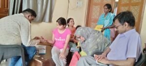 Health department's activism: door-to-door survey in Faizullaganj and Jankipuram areas, treatment of patients and anti-larva spraying