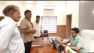 Breaking News: Protest against rail bypass intensifies in Ayodhya, hundreds of people of Gaddopur Majhwa fear to become homeless