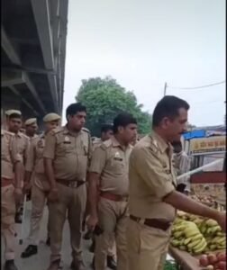 Lucknow: Anti-encroachment drive launched in Sarojini Nagar, strict action taken against illegal carts and parking