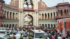 Ayodhya King: End of an era, Ayodhya's "Pappu Bhaiya" King Vimlendra Pratap Mohan Mishra passes away, Ayodhya drowns in grief