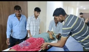 Aligarh: In Gonda's Daunkoli village, a woman fed up with the harassment from her in-laws jumped from the roof