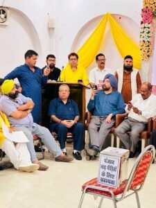 Lucknow residents gathered to help the flood victims, people of all religions united, helping wholeheartedly