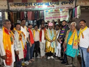 Bharat Vikas Parishad gave a grand welcome to Maharaja Agrasen Jayanti procession in Hathras, Moti Bazaar was filled with flowers.