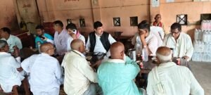 Inspecting the rising waters of the Rapti River, Sunil Singh stated, "The government's promises are false; the public will change the government in 2027."