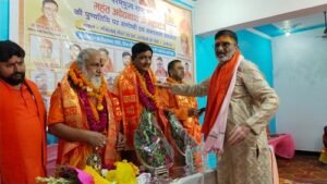 Harmony feast and seminar organized on Mahant Avaidyanath's death anniversary, national saint's contribution remembered