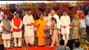 Lucknow: Chief Minister Yogi handed over appointment letters to 1112 junior assistants and 22 X-ray technicians