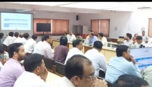 ABVP's uproar in Kannauj...! "Slogans of 'Down with education mafia' raised in front of the education minister"