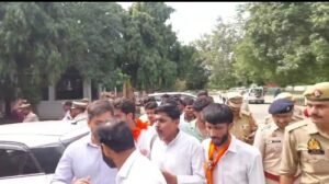 ABVP's uproar in Kannauj...! "Slogans of 'Down with education mafia' raised in front of the education minister"