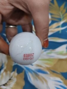 Lucknow panic: Eggs ordered from Blinkit turned out to be plastic, putting the entire family's life in danger!