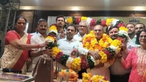 Lucknow: Dhananjay Tiwari and Shivsagar Shukla were elected for the eighth time as President and General Secretary of the Basic Health Worker Association.