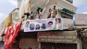 https://samachartoday24.com/ayodhya-a-congress-banner-became-the-center-of-discussion-during-the-durga-immersion-procession-at-ghantaghar-chowk-but-was-removed-after-irking-bjp-supporters/